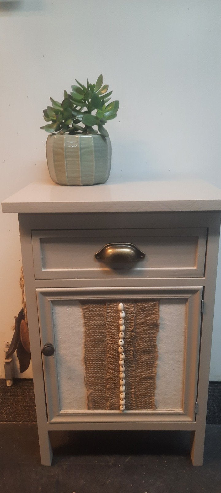 LEUK HOUTEN NACHTKASTJE,BOHO STYLE, Huis en Inrichting, Slaapkamer | Nachtkastjes, Ophalen, Minder dan 45 cm