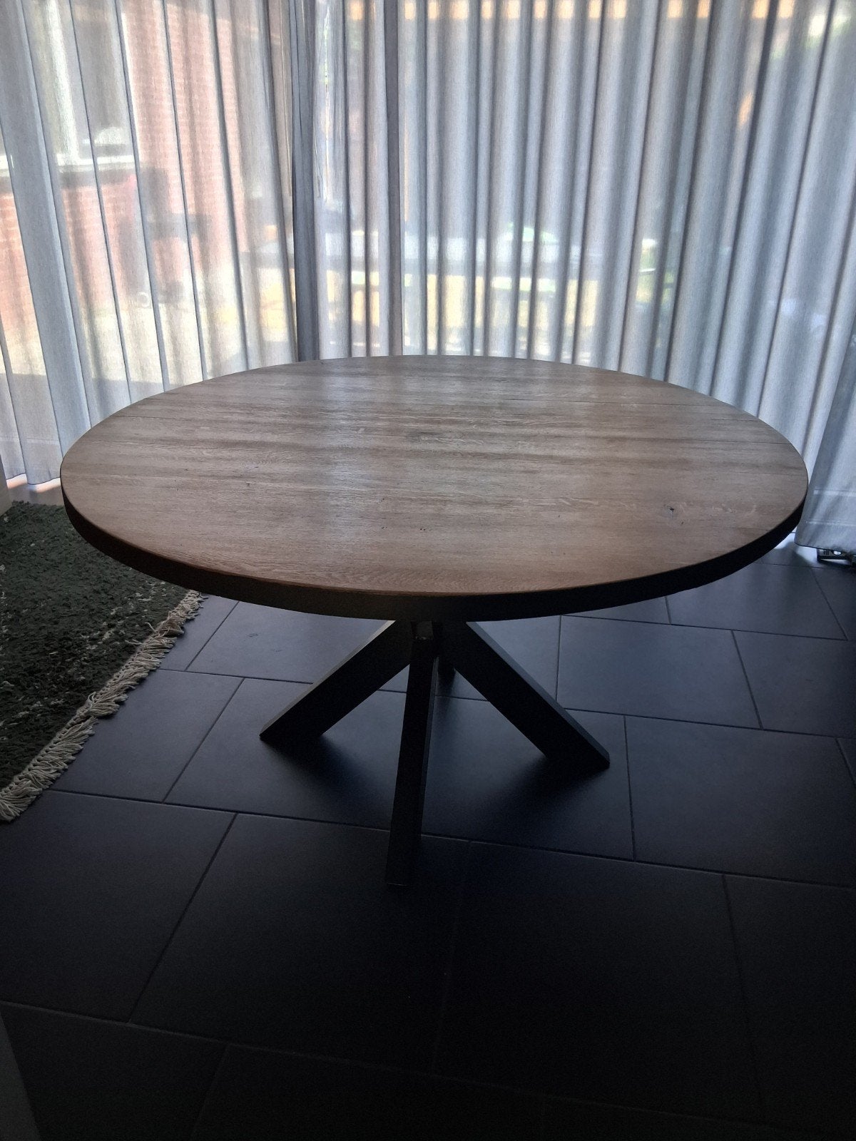 Ronde eettafel massief eiken, 1.4m diameter, Ophalen, Gebruikt, Vijf personen of meer, 100 tot 150 cm