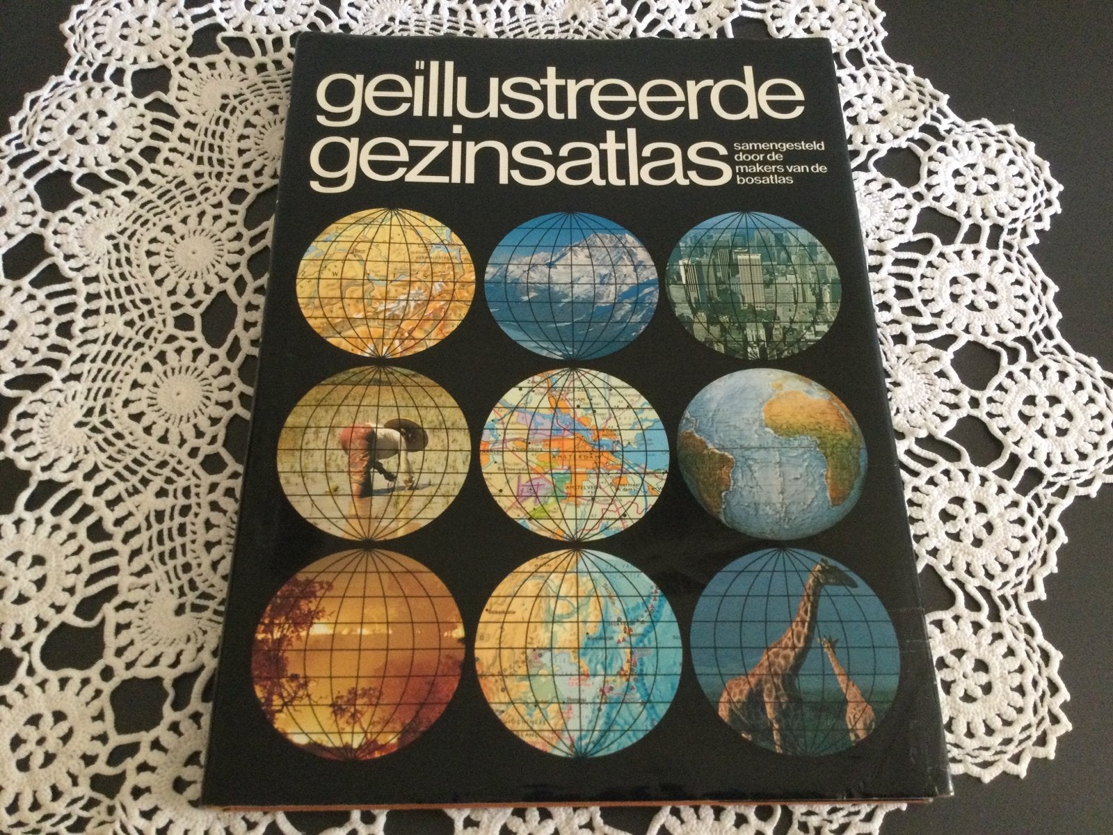 Geïllustreerde Gezinsatlas. De Grote Bosatlas., Overige atlassen, Ophalen of Verzenden, Zo goed als nieuw, 1800 tot 2000