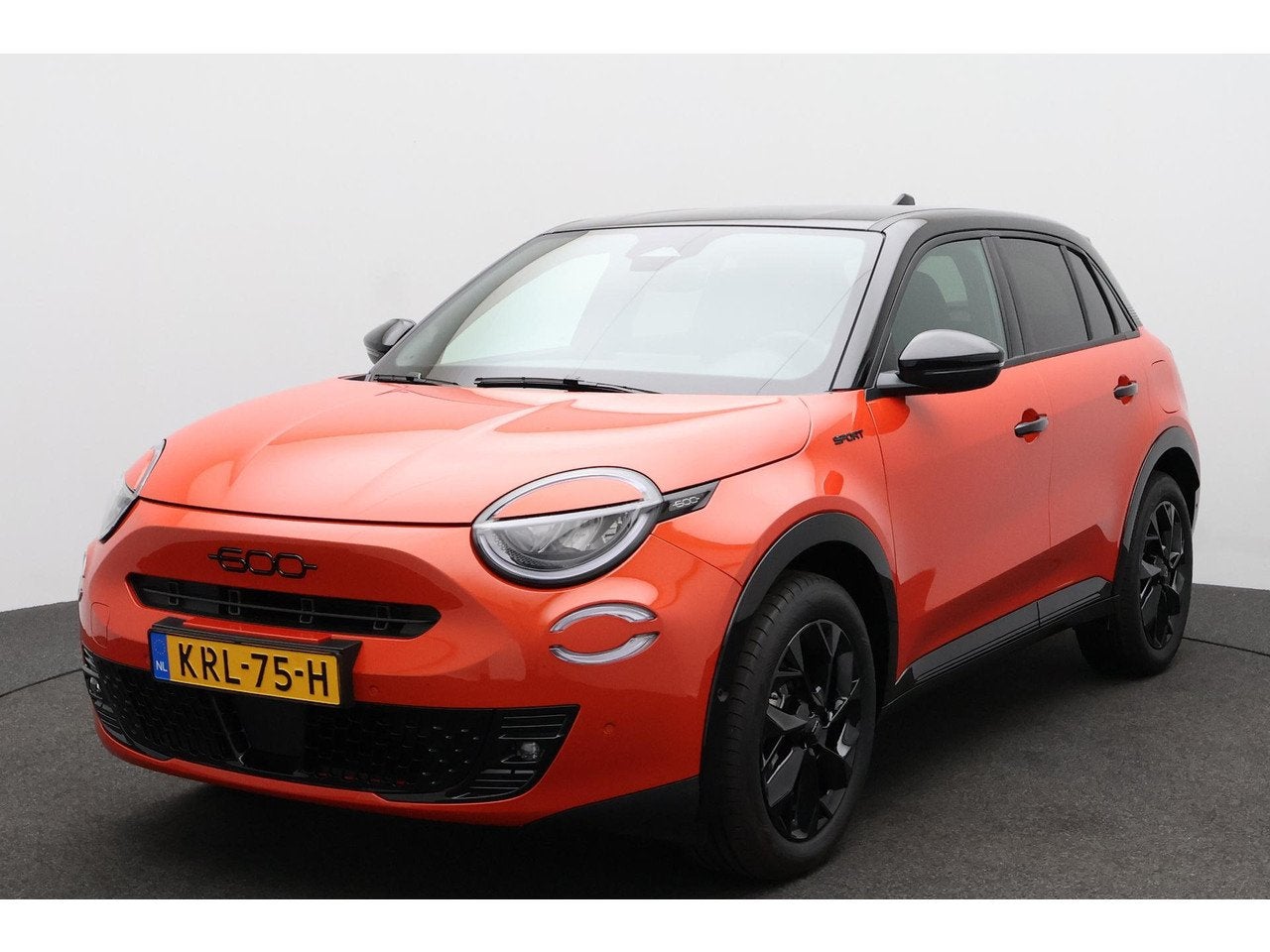 Fiat 600E Sport 54 kWh stoelmassage el. verwarmbare stoelen, Auto's, Automaat, Gebruikt, 156 pk, Automatische klimaatregeling