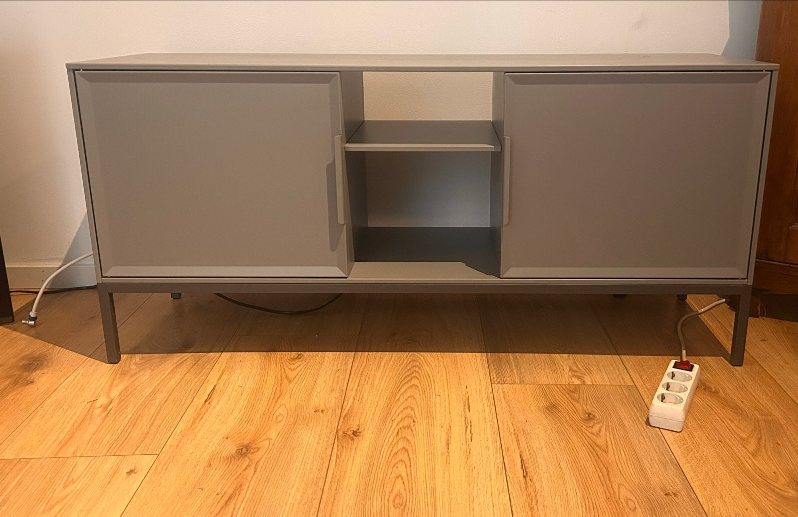 Modern TV-meubel antracietgrijs met 2 kasten en open vak, Ophalen, Gebruikt, 100 tot 150 cm, Minder dan 100 cm