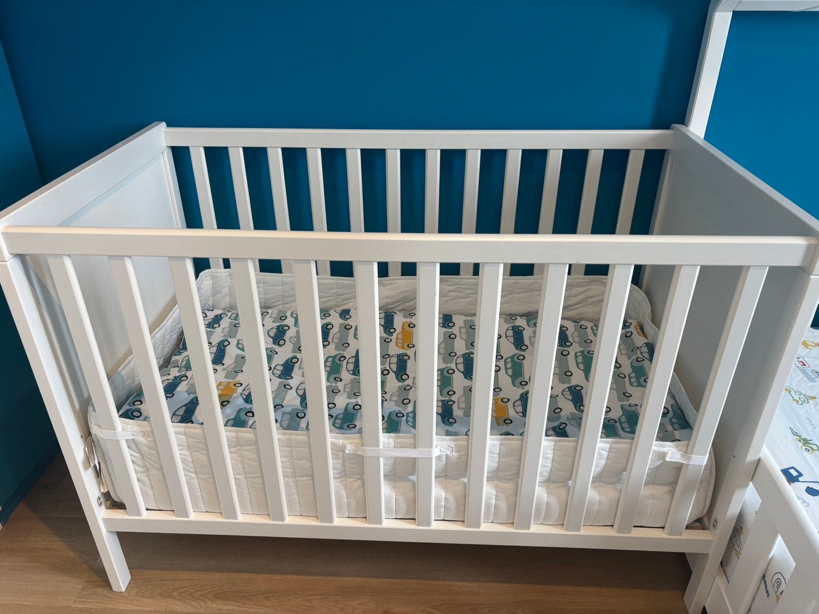 IKEA SUNDVIK ledikant wit (60x120cm) met matras & beddengoed, Ophalen, Zo goed als nieuw, Ledikant