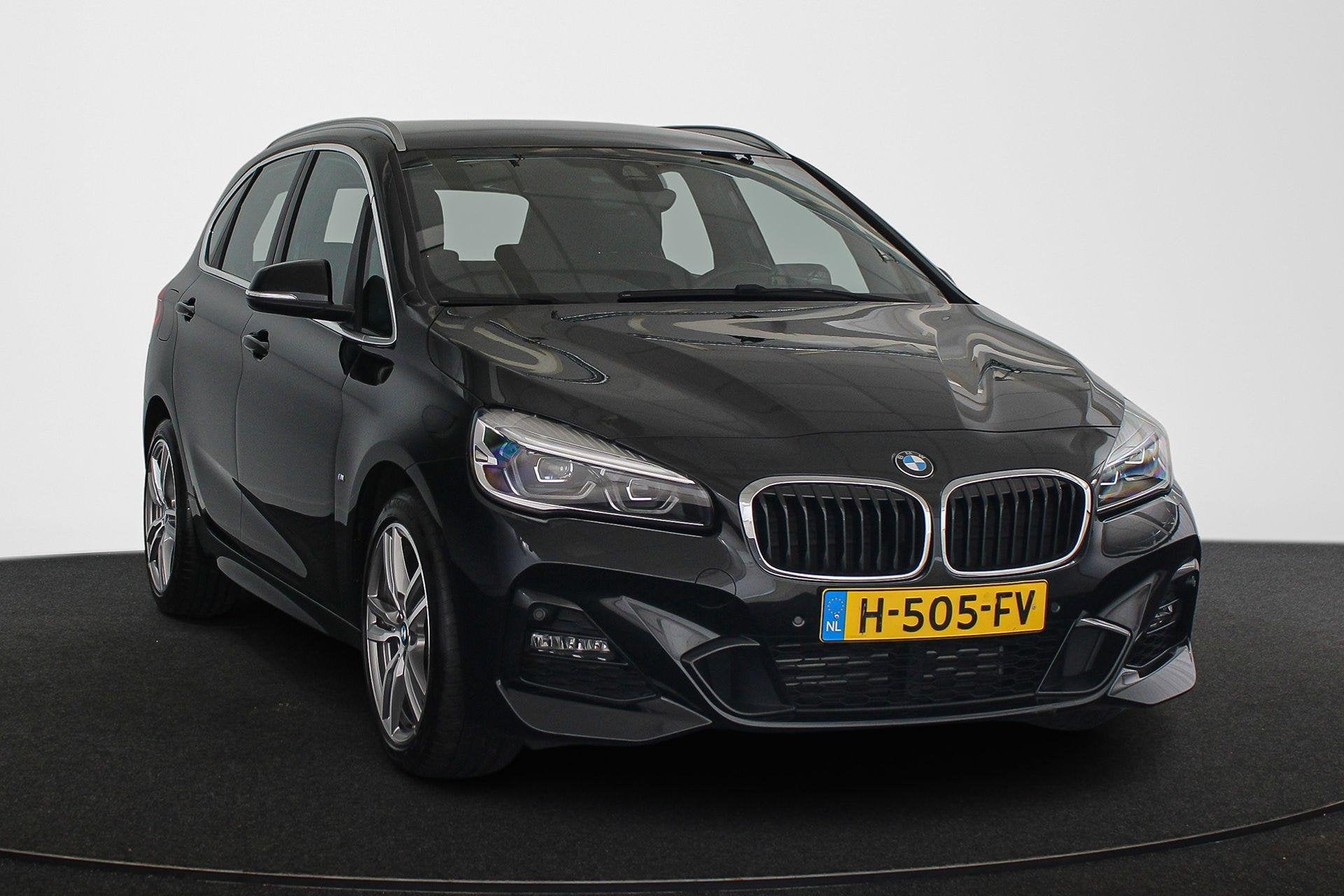 BMW 2-serie Active Tourer 218i High Executive Edition M Spor, Auto's, Gebruikt, Zwart, Bedrijf, 19 km/l