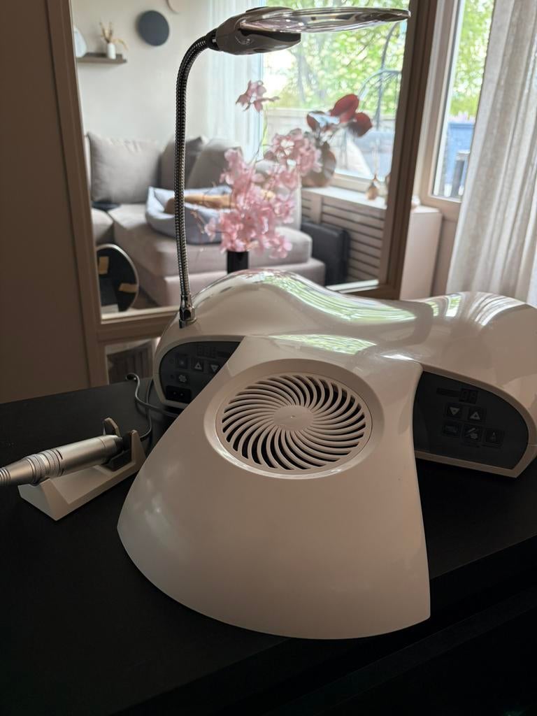 Nagels manicure  pedicure Uv lamp , afzuiging en frees in 1, Witgoed en Apparatuur, Ophalen of Verzenden, Zo goed als nieuw, Hand- en Voetverzorging