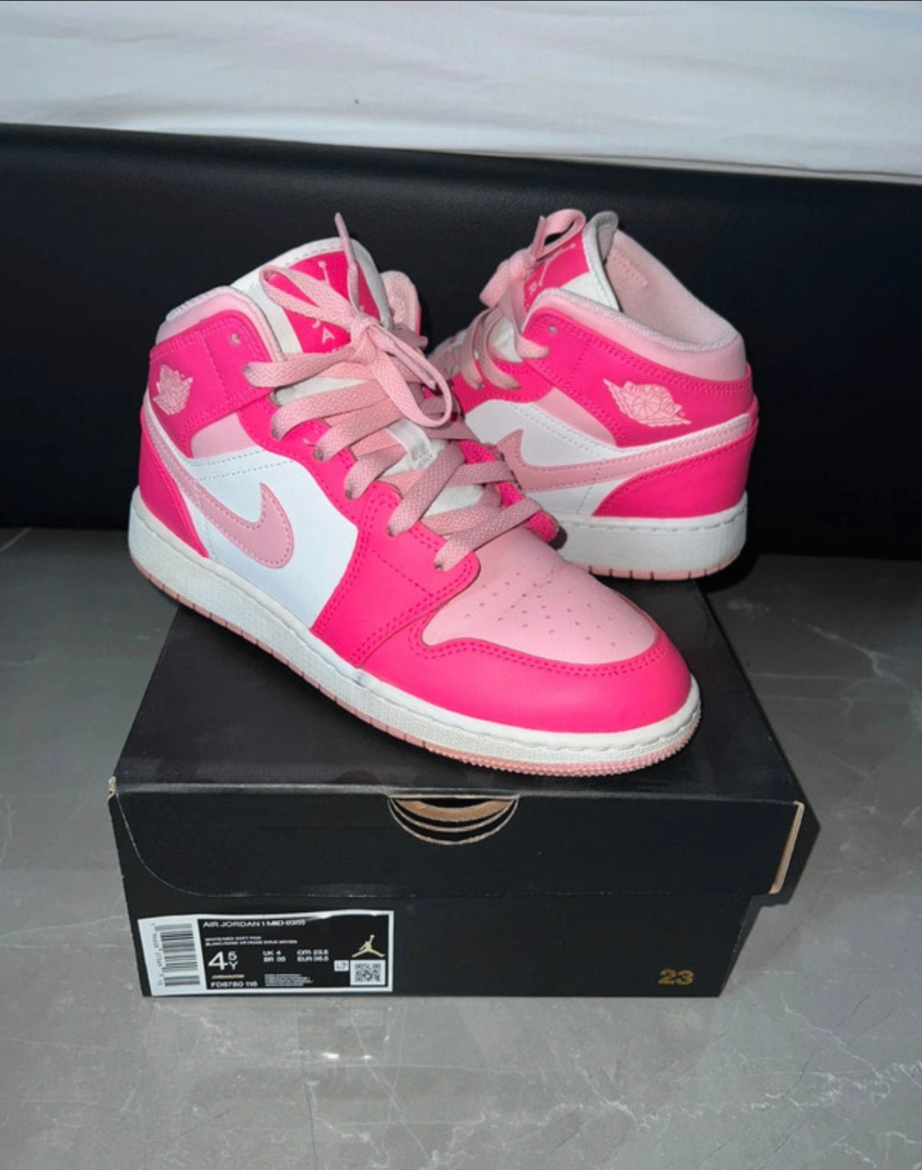 Nike air Jordan 1 mid Fierce pink barbie, Ophalen of Verzenden, Gedragen, Roze, Sneakers of Gympen