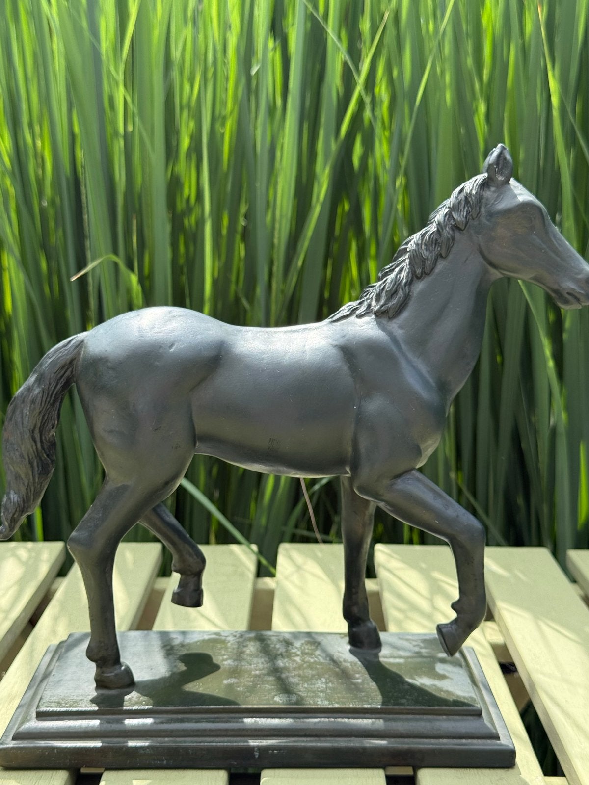 Paardenbeeld 25 cm hoog, Ophalen of Verzenden, Zoogdier, Op sokkel, Beeld