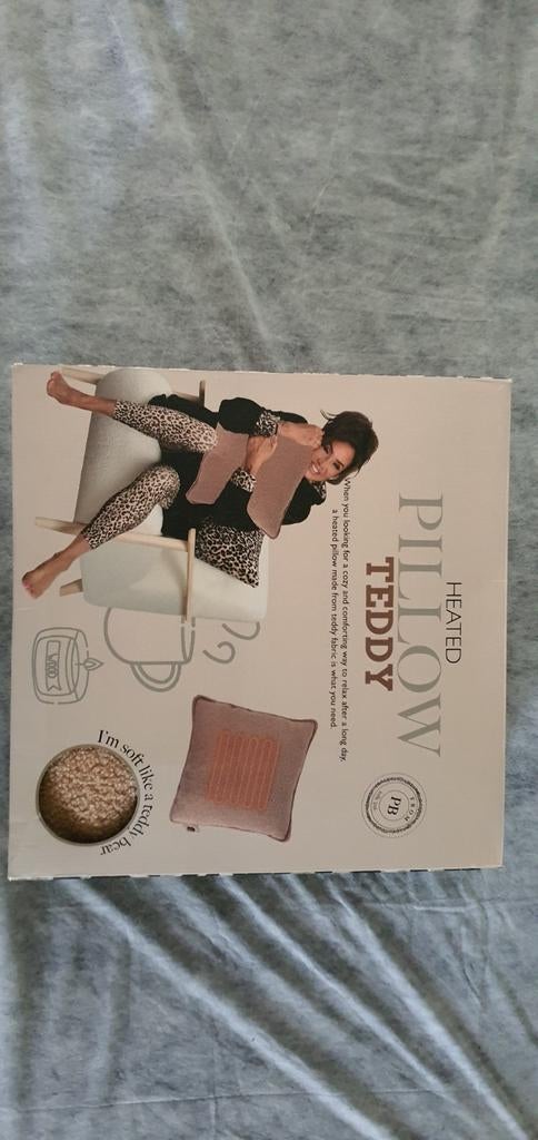 Heated Pillow Teddy van Patty Brard - Nieuw in doos, Huis en Inrichting, Woonaccessoires | Kussens, Ophalen, Nieuw, Wit, Vierkant