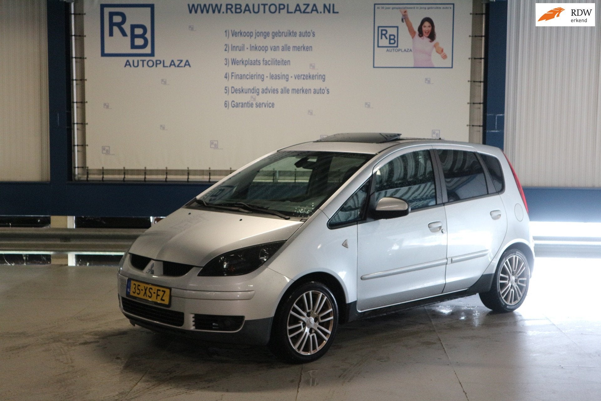 Mitsubishi Colt 1.5 Sky / OPEN DAK / VELG / AIRCO / 4 DEURS, Voorwielaandrijving, 970 kg, 4 cilinders, Colt