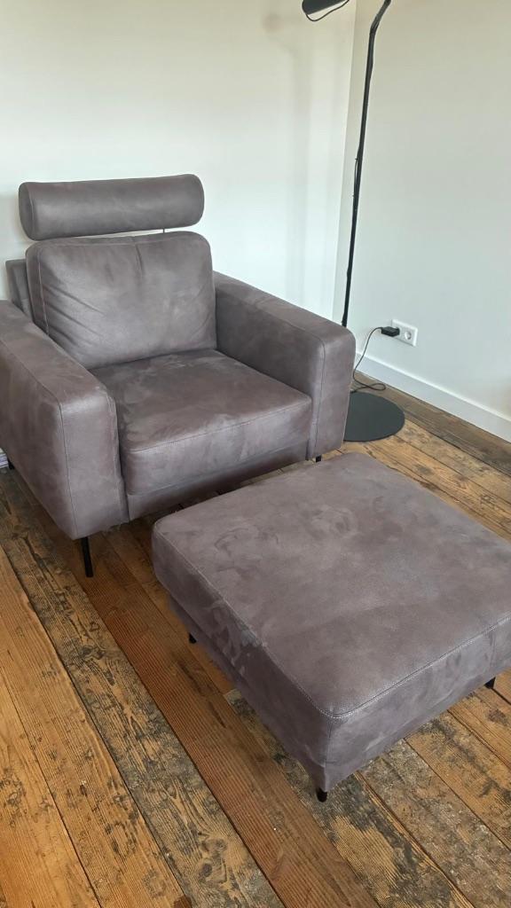 Armchair and stool, Ophalen, Zo goed als nieuw