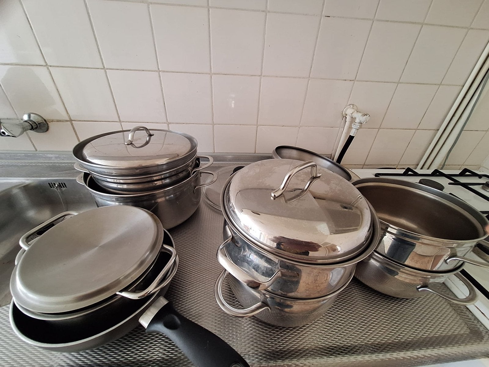 HELE INBOEDEL TEGEN ELK AANNEMELIJK BOD, Huis en Inrichting, Ophalen