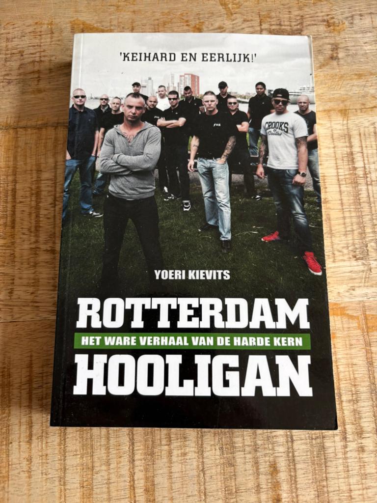 Yoeri Kievits - Rotterdam hooligan, Boeken, Ophalen of Verzenden, Zo goed als nieuw, Yoeri Kievits