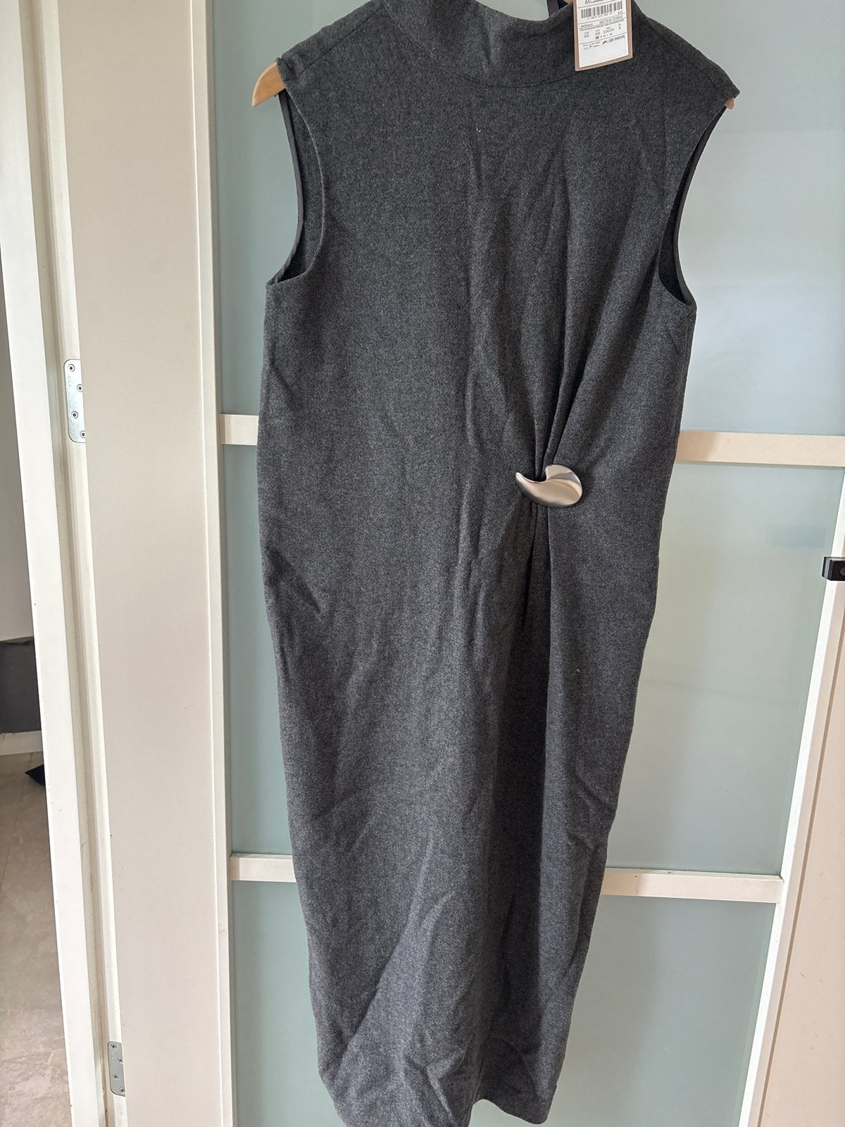 Massimo Dutti Jurk Grijs met Decoratieve Gesp XS, Kleding | Dames, Nieuw, Ophalen of Verzenden, Maat 34 (XS) of kleiner, Grijs