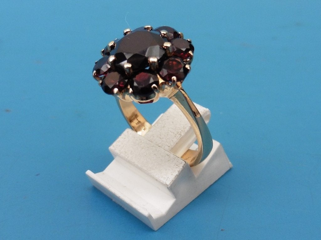 Gouden damesring met granaat                            G128, Sieraden, Tassen en Uiterlijk, Ringen, Gebruikt, ., Ophalen of Verzenden