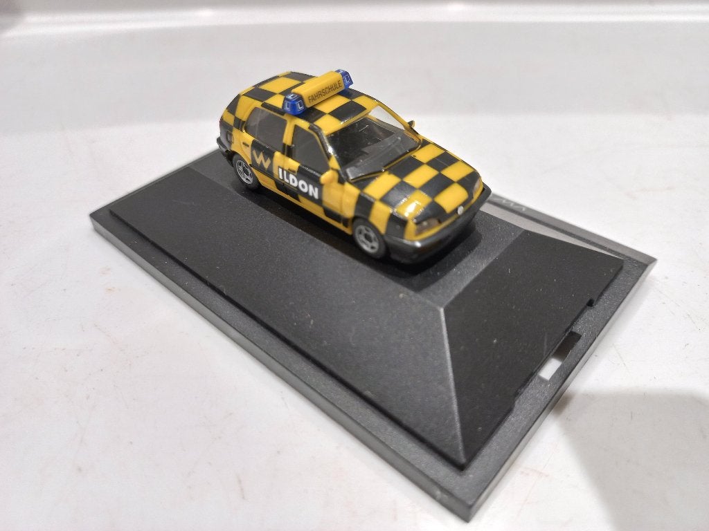 Volkswagen Golf CL Wildon fahrschule Herpa 1:87 modelauto, Hobby en Vrije tijd, Modelauto's | 1:87, Ophalen of Verzenden, Nieuw