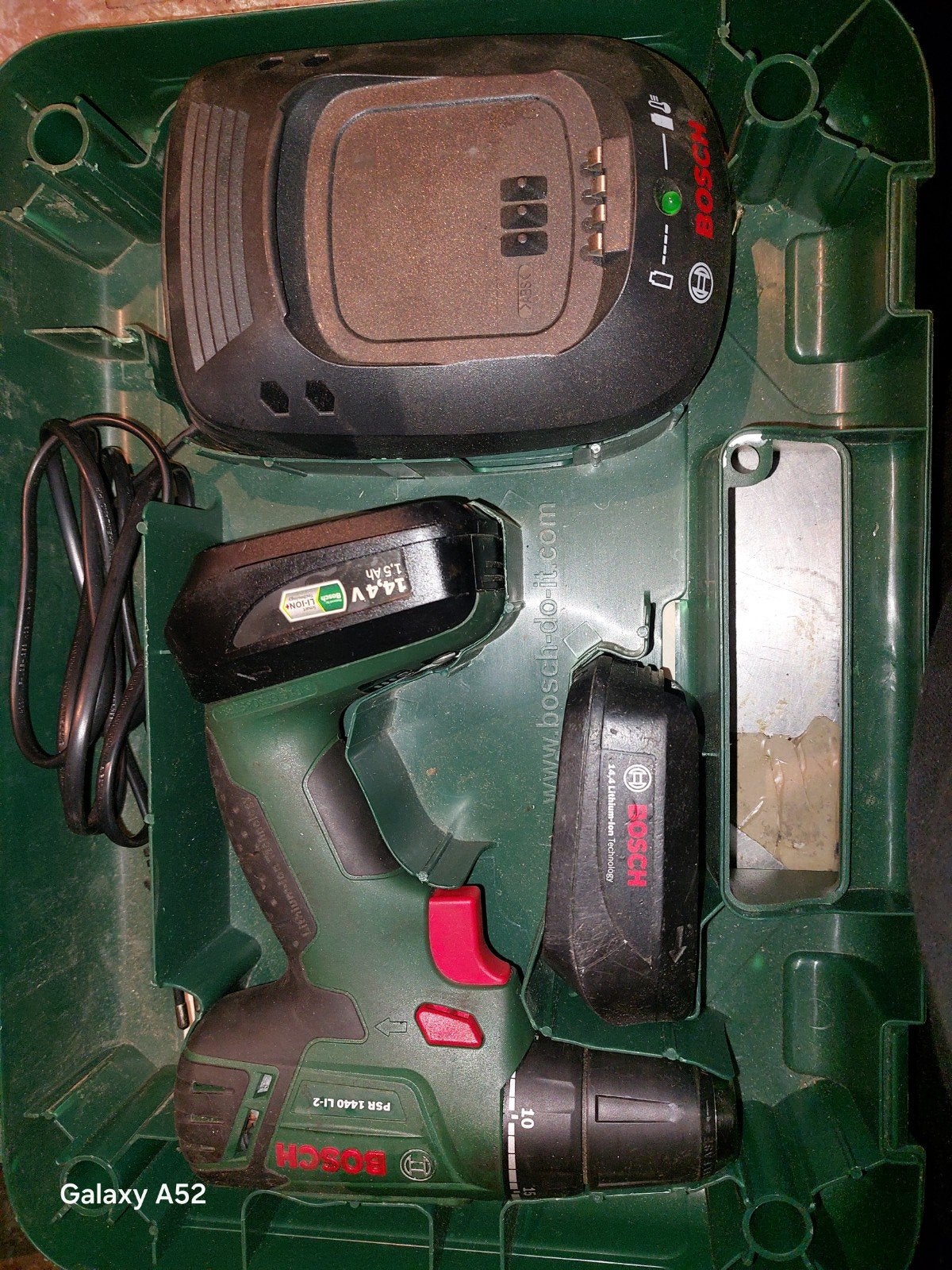 Bosch PSR 1440 LI-2 Accuboormachine met 2 accu's en lader, Gebruikt, Variabele snelheid, Ophalen of Verzenden, Boor- en Schroefmachine
