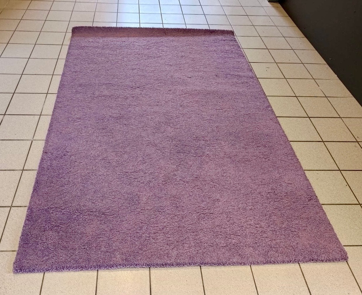 Zacht paars vloerkleed - heel goede staat, Huis en Inrichting, Ophalen, Gebruikt, 100 tot 150 cm, 150 tot 200 cm