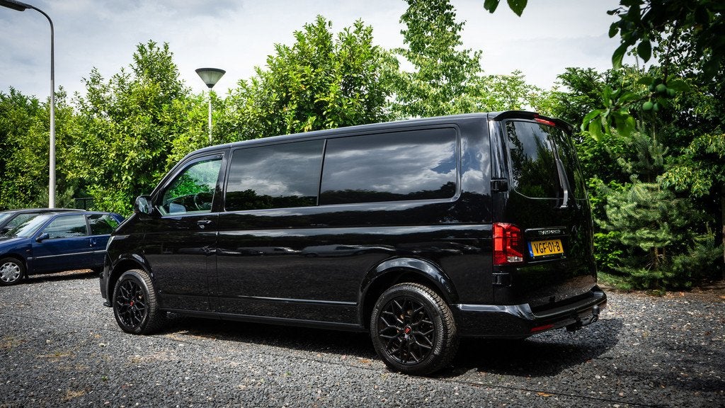 Volkswagen Transporter 2.0TDI L2H1 DC R-Line | Black Edition, Voorwielaandrijving, 15 km/l, Gebruikt, 4 cilinders