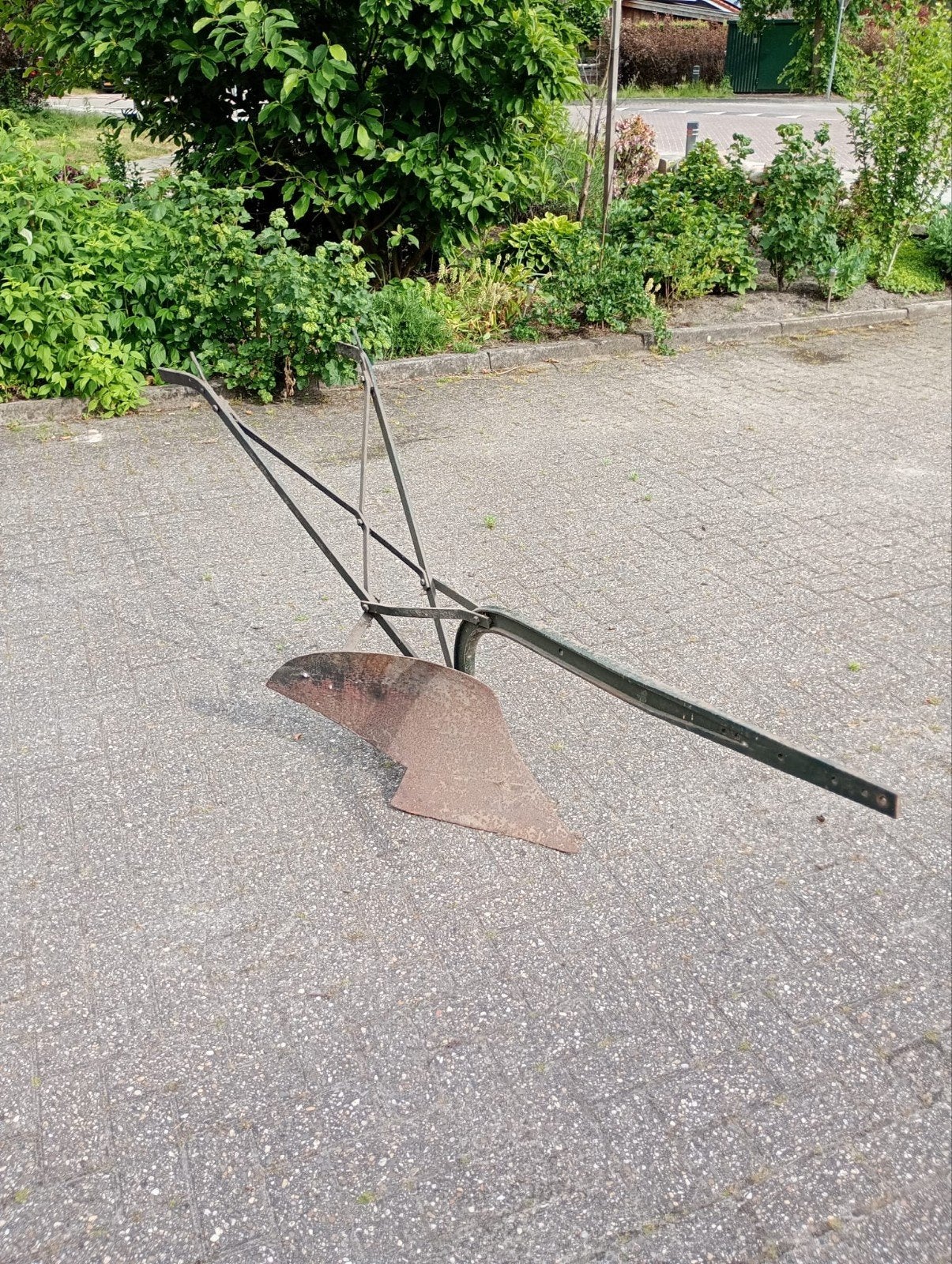 Antieke handploeg voor grondbewerking, Ophalen