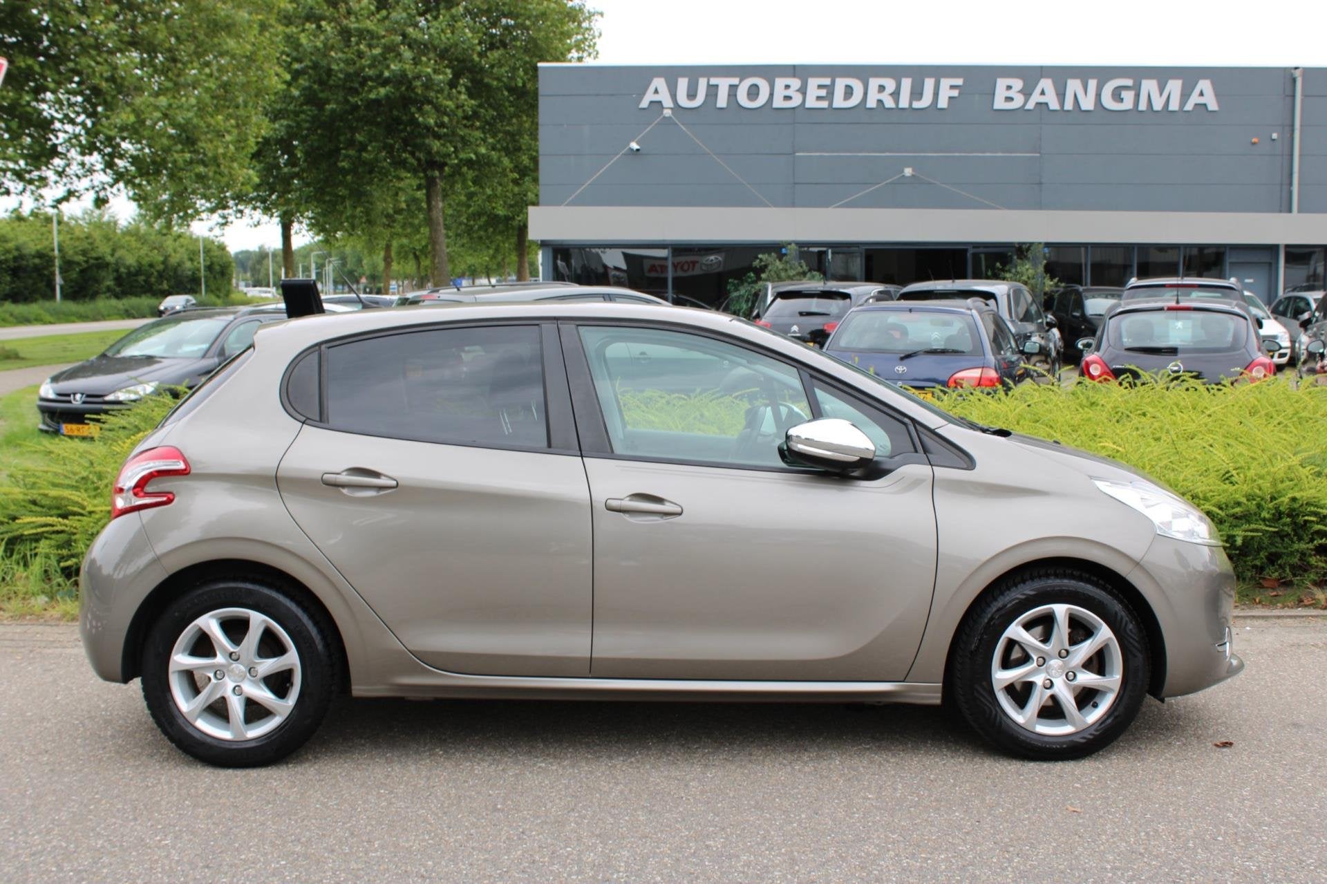 Peugeot 208 1.2 VTi 5-DEURS OXYGO-uitv/CLIMA AIRCO/ISOFIX/CR, Voorwielaandrijving, Euro 5, Stof, Gebruikt