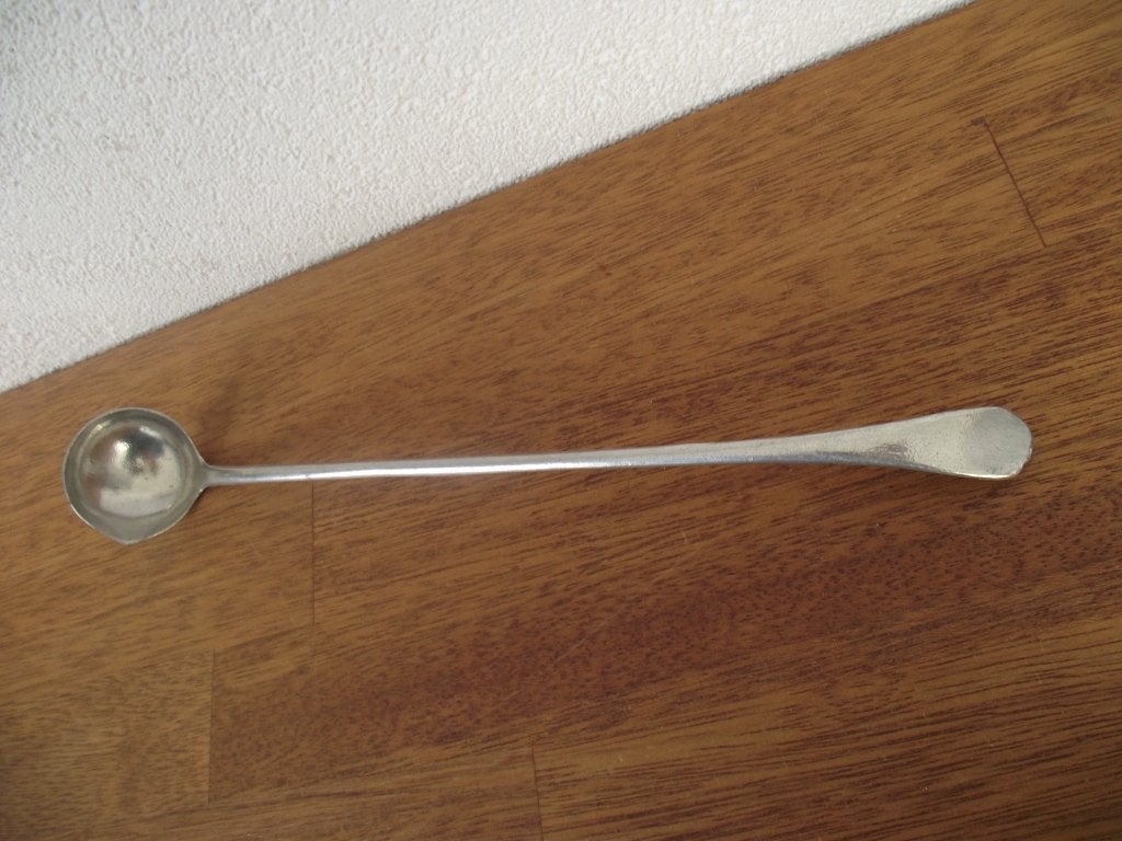 vintage bowllepel kersenlepel + tuitje 30 cm aluminium 1950, Antiek en Kunst, Antiek | Bestek, Ophalen of Verzenden