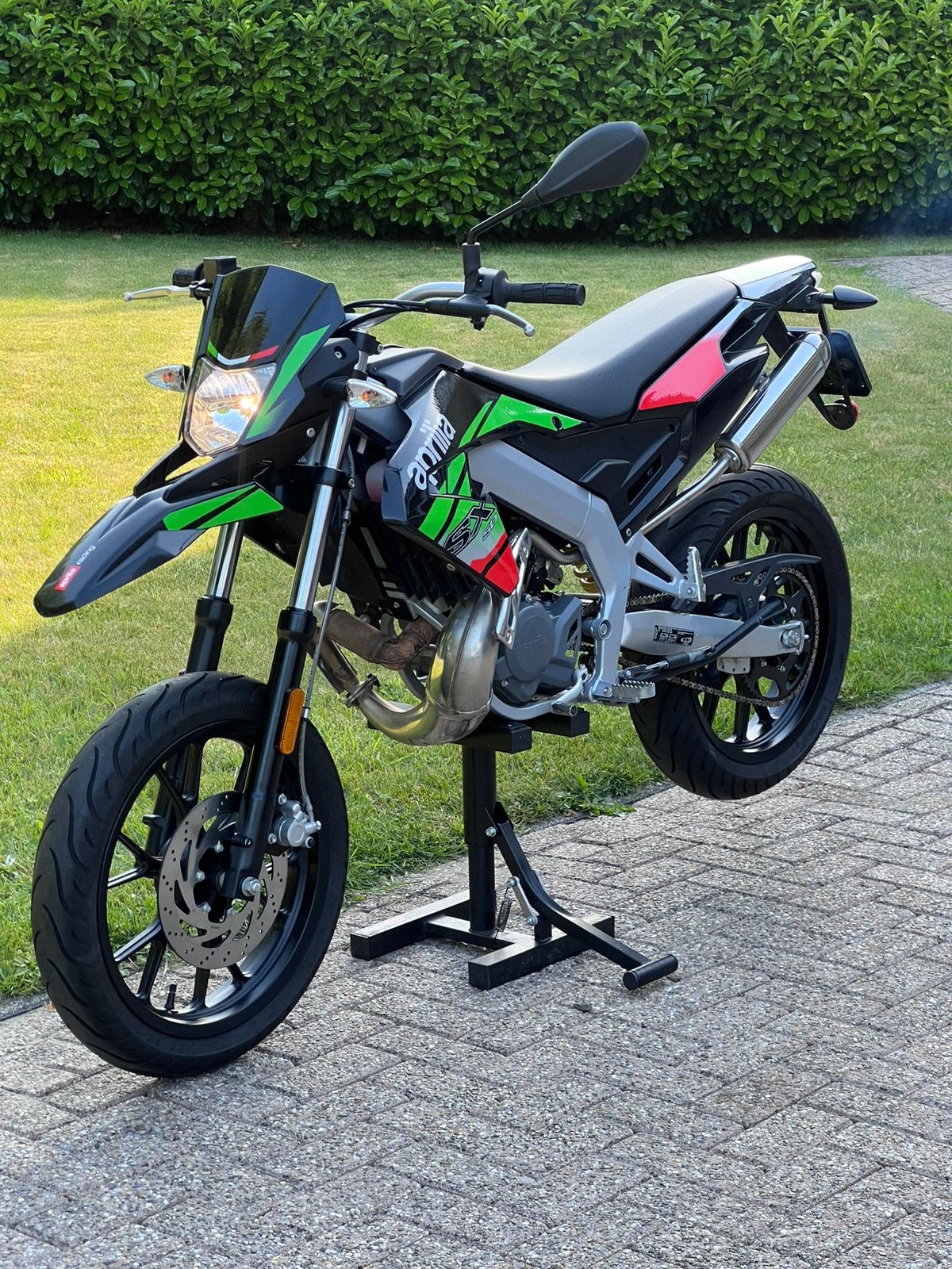 Aprilia SX 50 | 2021 | MAAR 3100 KM, Ophalen, 6 versnellingen, Maximaal 45 km/u, Zo goed als nieuw