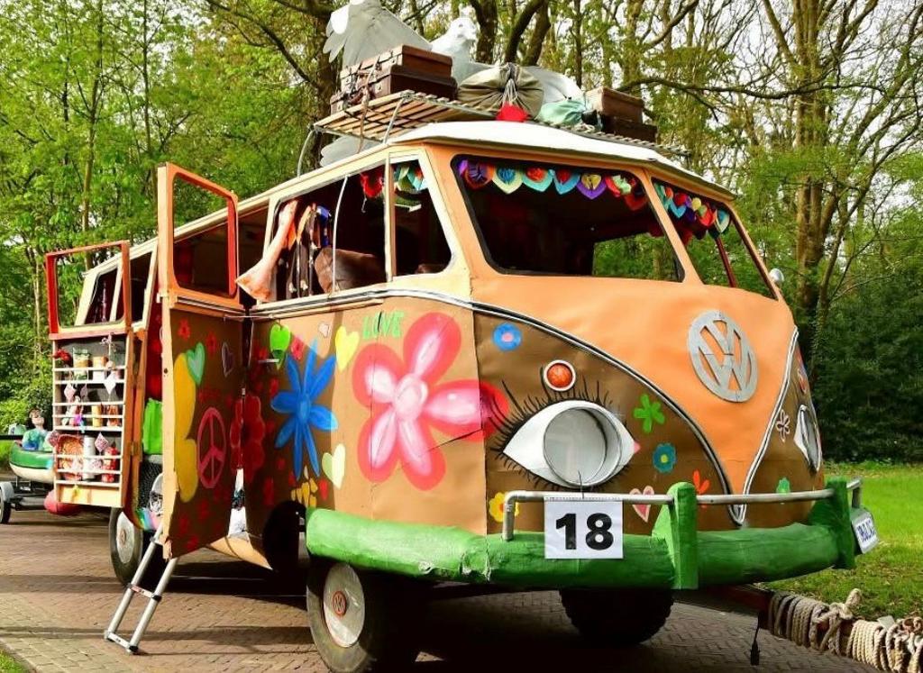 Praalwagen te huur, Ophalen, Overige