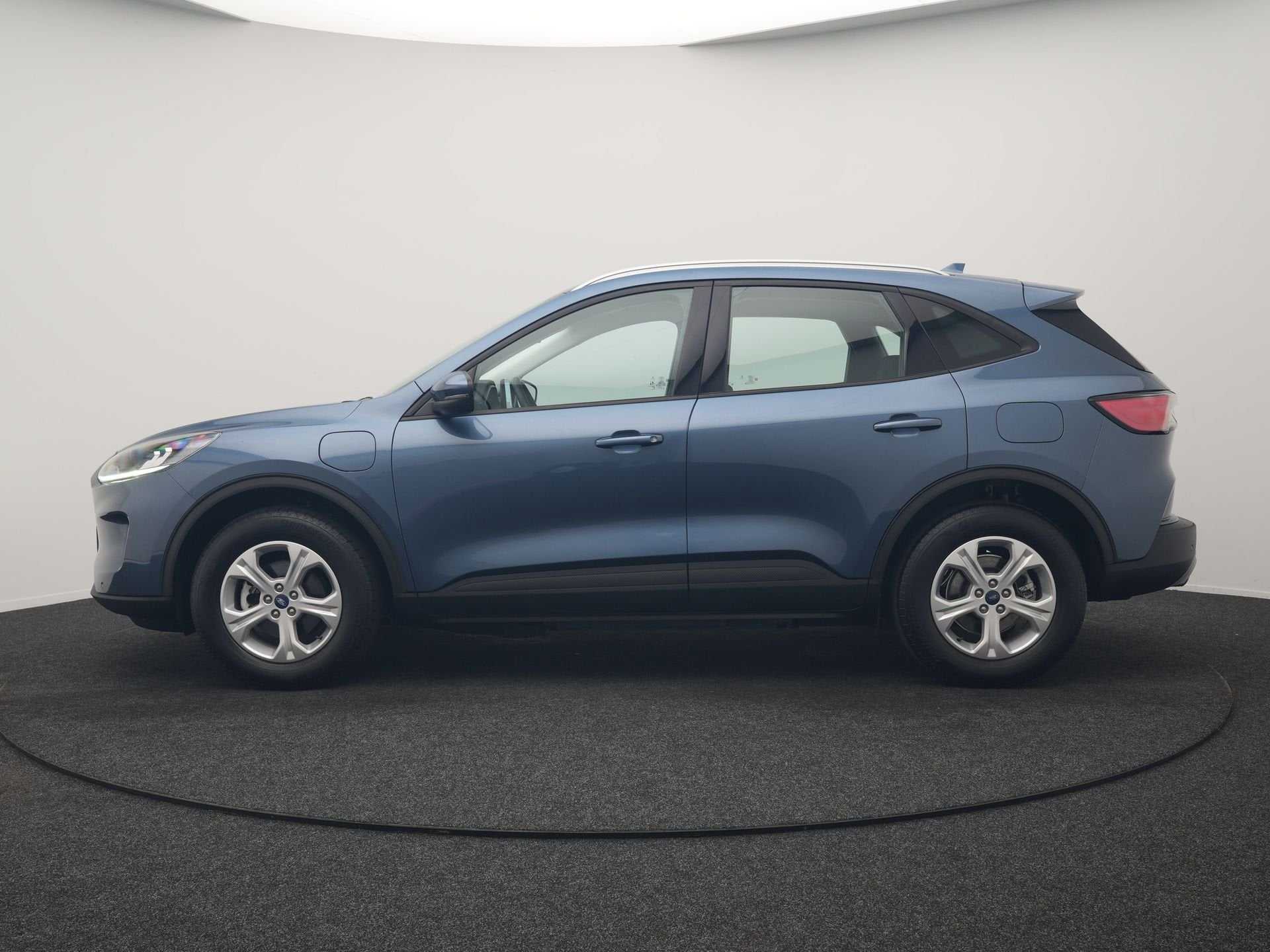 Ford Kuga 2.5 PHEV 225pk Dealer O.H Cruise Control | Stoelve, Auto's, Dealer onderhouden, Stof, Gebruikt, Zwart