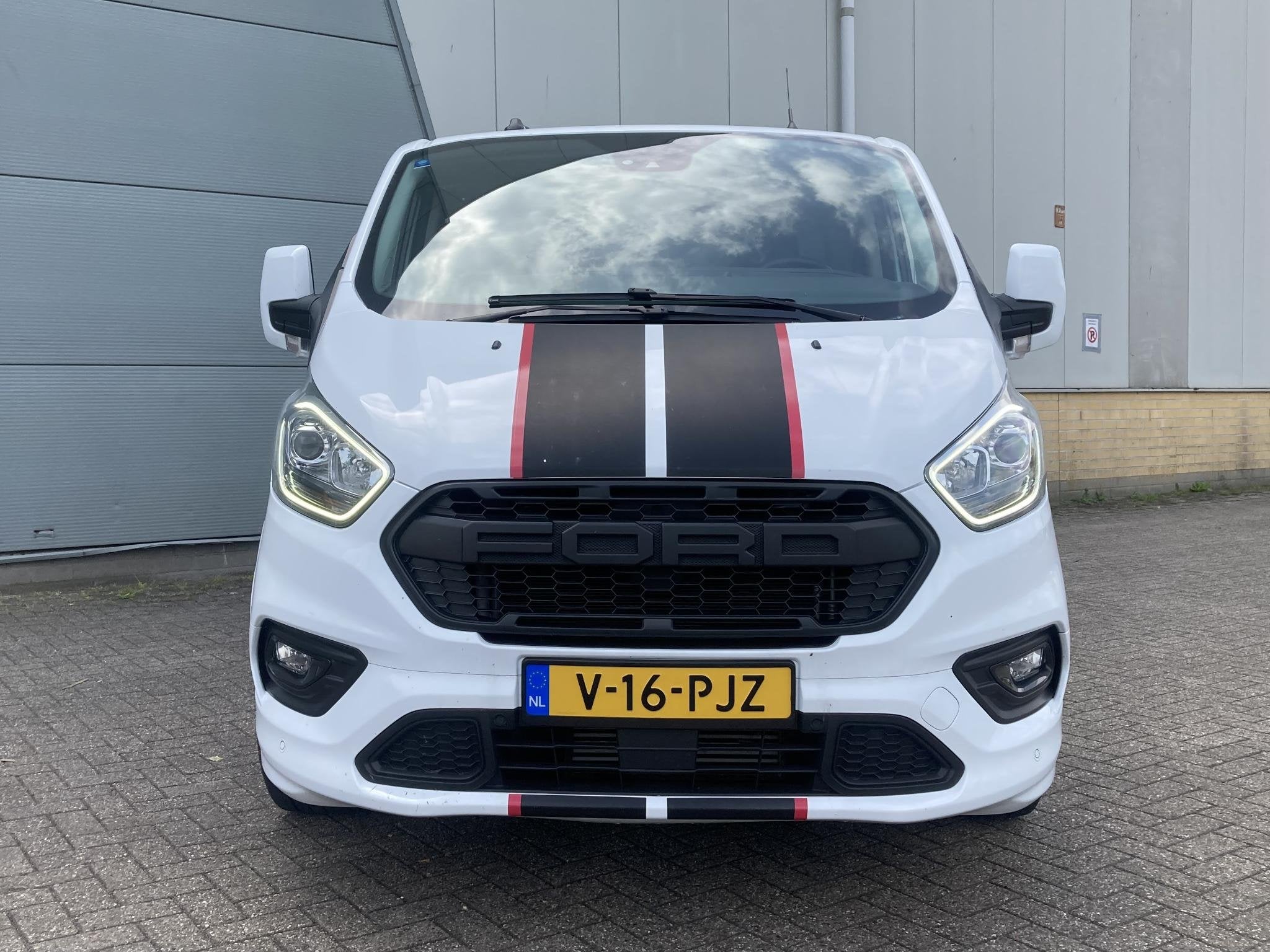 Ford Transit Custom 320 2.0 TDCI 170 pk Automaat L2H1 Sport, Auto's, Bestelauto's, 15 km/l, Leder en Stof, Wit, Bedrijf