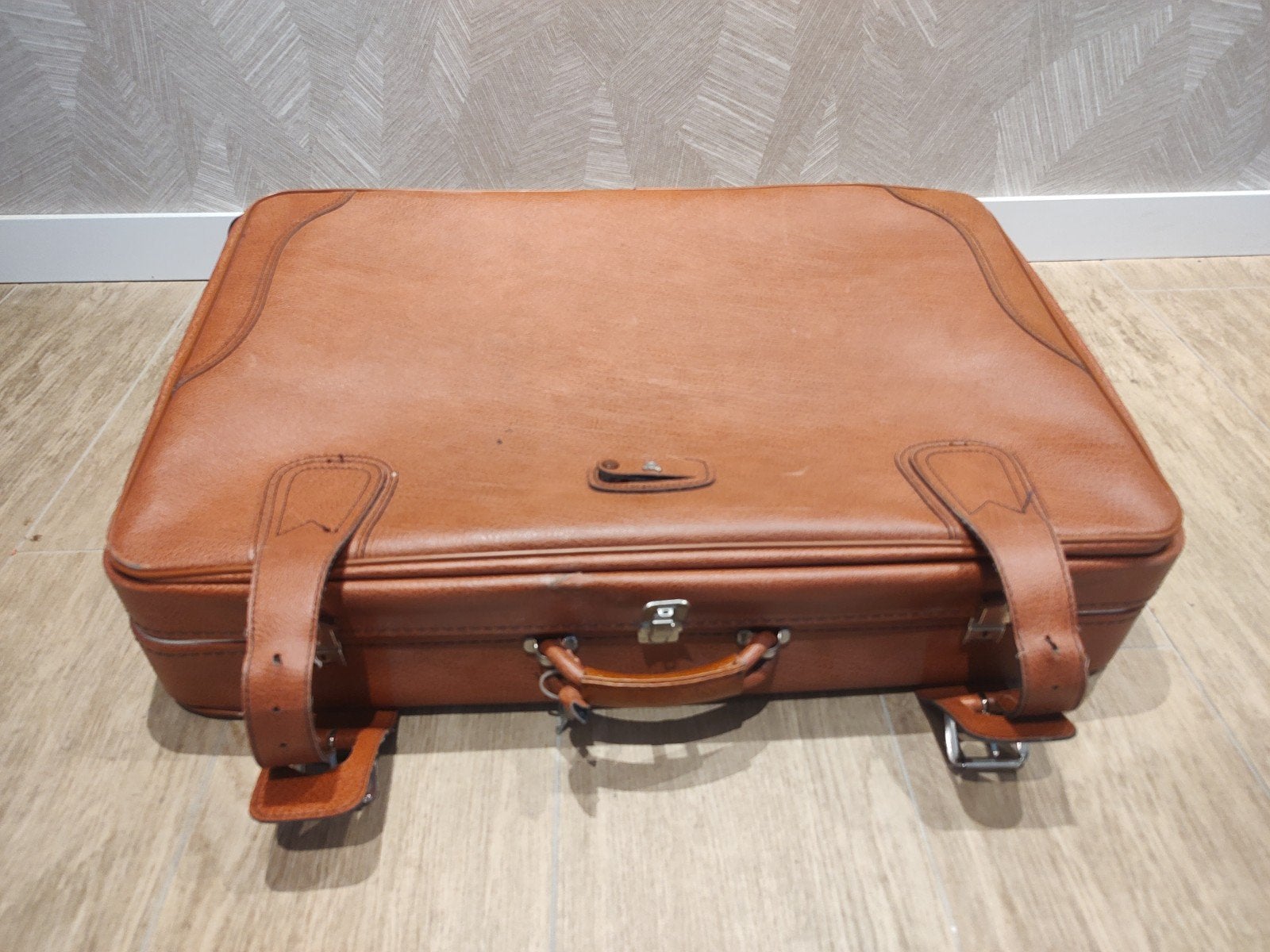 Vintage bruine koffer met wieltjes, 30 cm of meer, Gebruikt, Bruin, 60 tot 80 cm