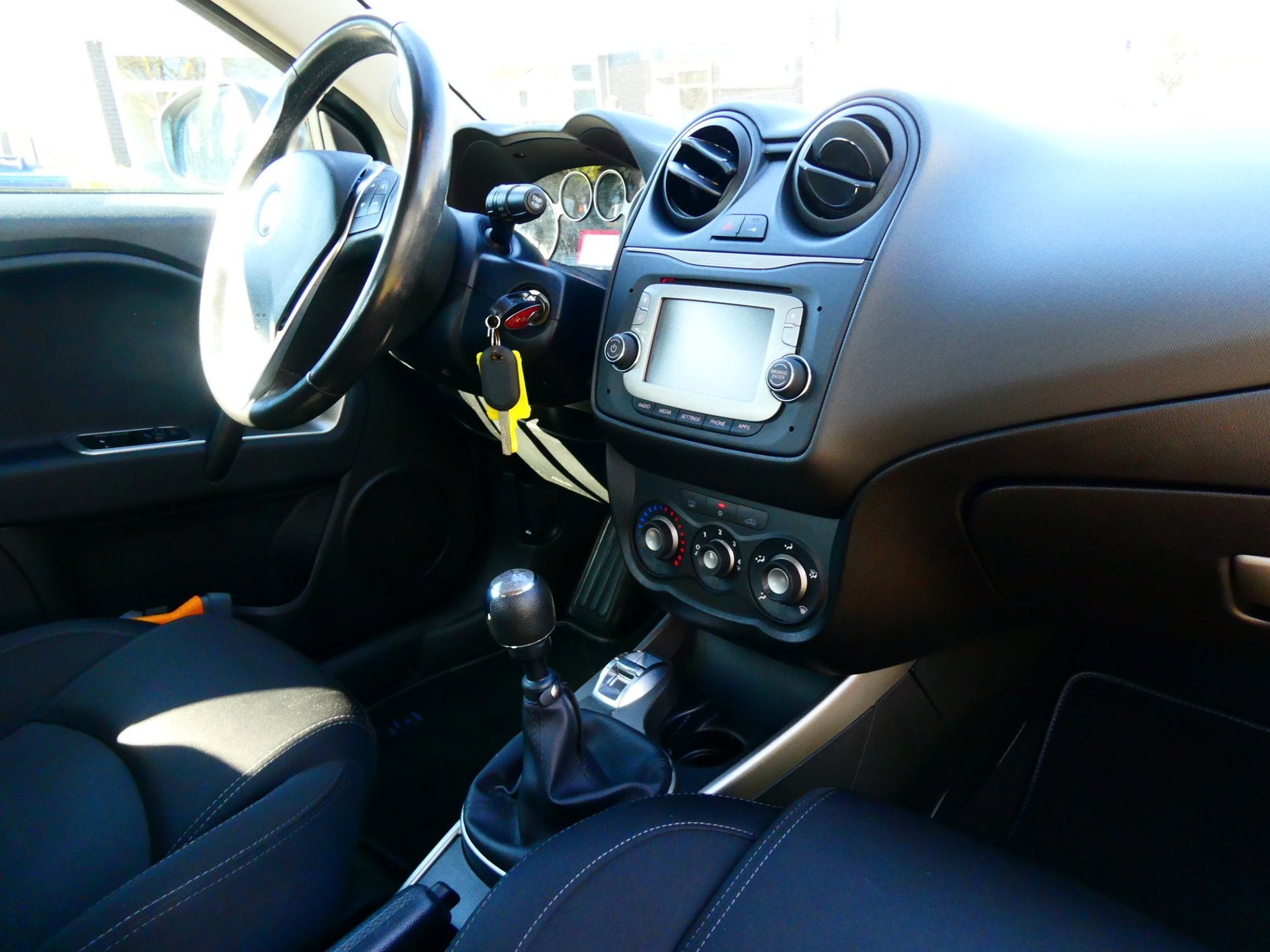 Alfa Romeo MiTo 0.9 TwinAir 100pk Airco 2e eigenaar Multimed, Auto's, Voorwielaandrijving, Stof, Gebruikt, Euro 6