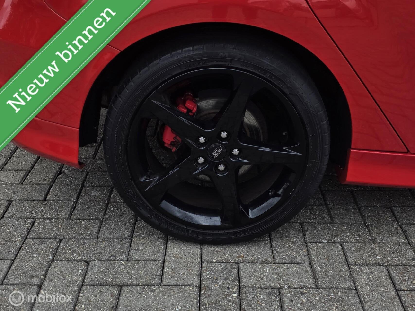Ford Focus 1.5 Red Edition ST LINE / PDC / NAP, Auto's, Ford, 4 cilinders, Origineel Nederlands, Bedrijf, Handgeschakeld