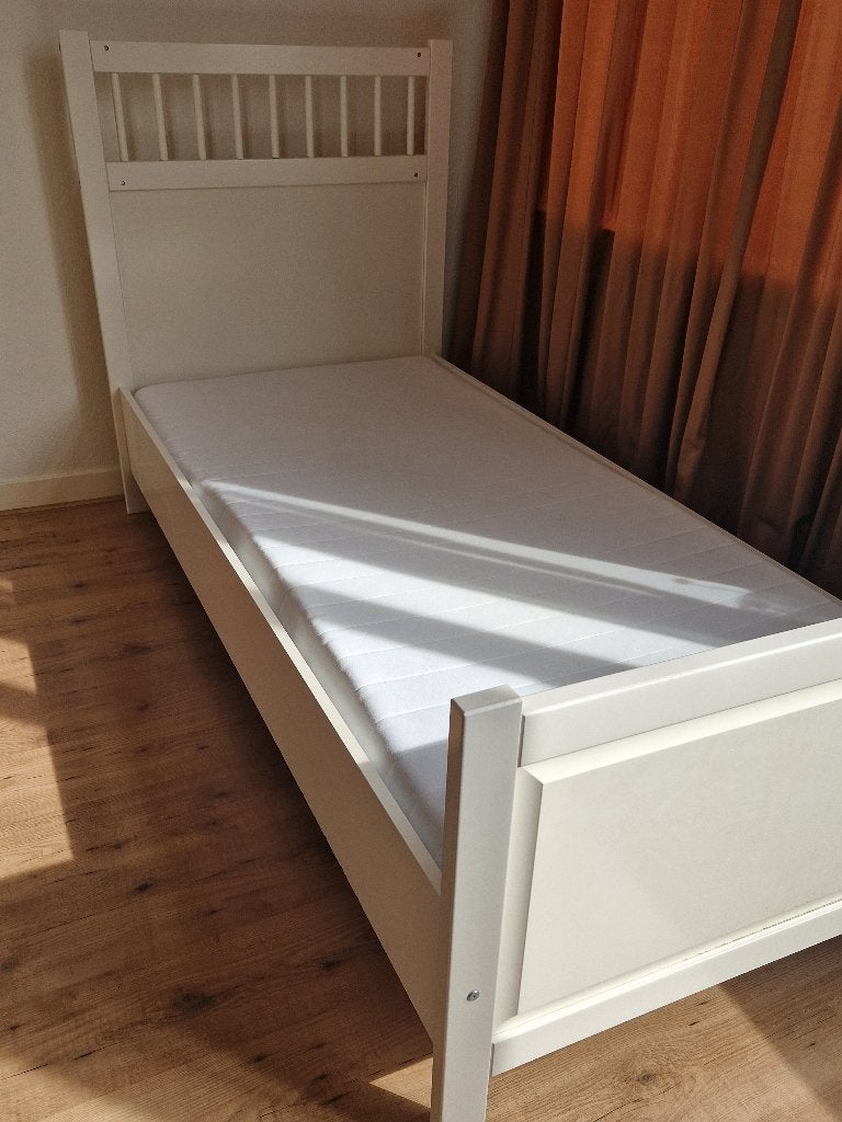 IKEA Hemnes bed 90x200 met matras in goede conditie, Ophalen, 90 cm, Eenpersoons, Wit