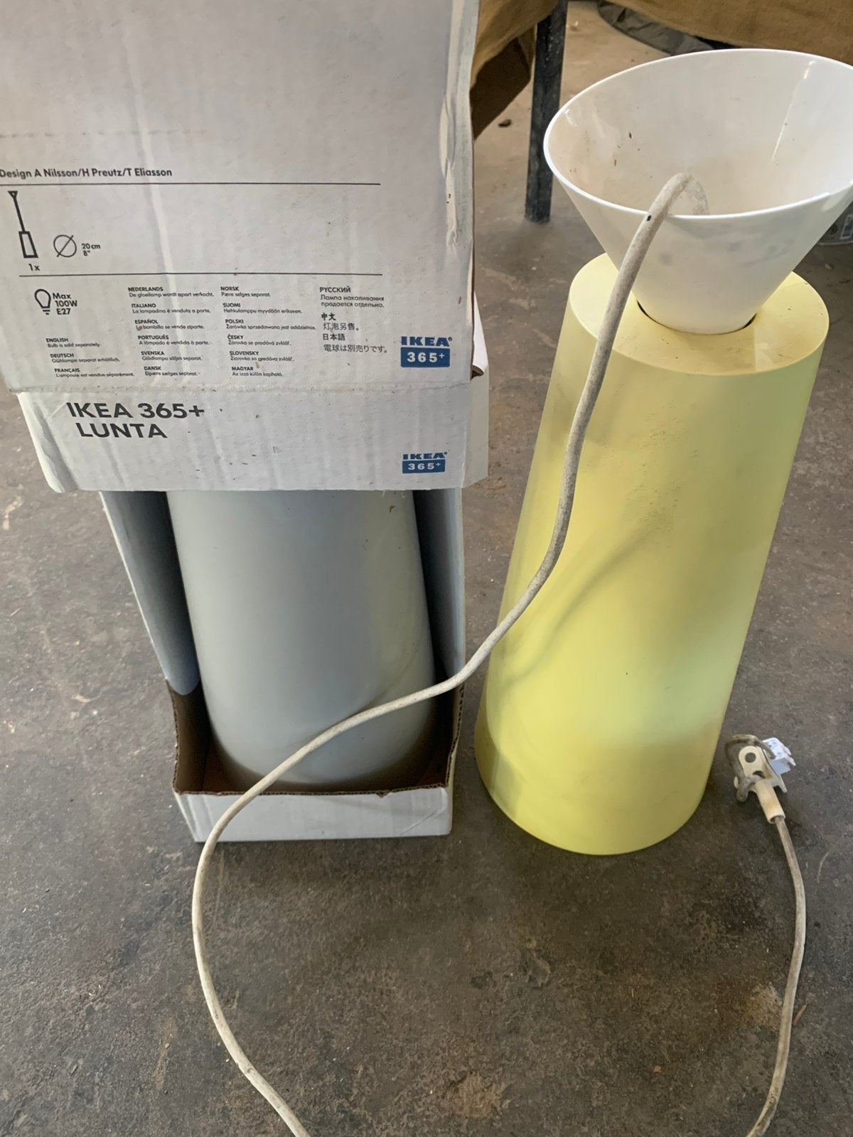 2 gratis lampen, Ophalen, Zo goed als nieuw