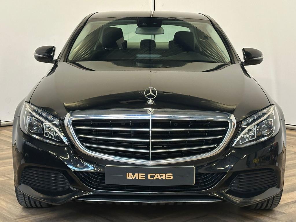Mercedes-Benz C-klasse 180 Premium Plus|TREKHAAK|XENON|DEALE, Auto's, Automaat, Leder en Stof, Zwart, 1595 cc