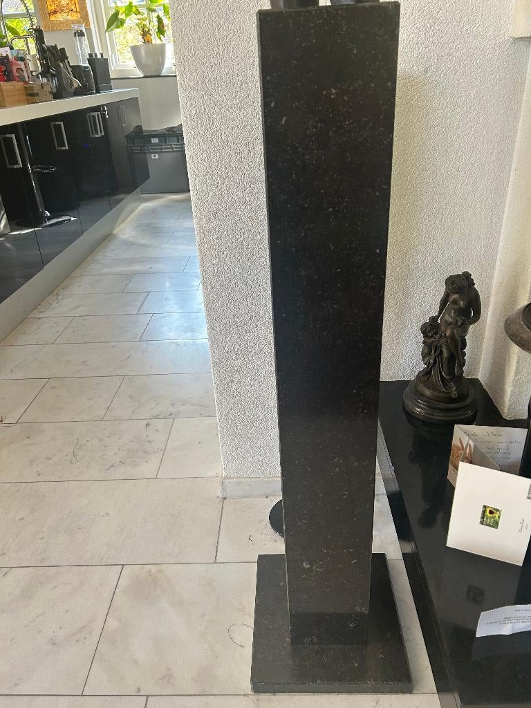 Zwarte Marmeren Piedestal, 109cm hoog, 70kg, Huis en Inrichting, Woonaccessoires | Zuilen en Pilaren, Ophalen, Zo goed als nieuw