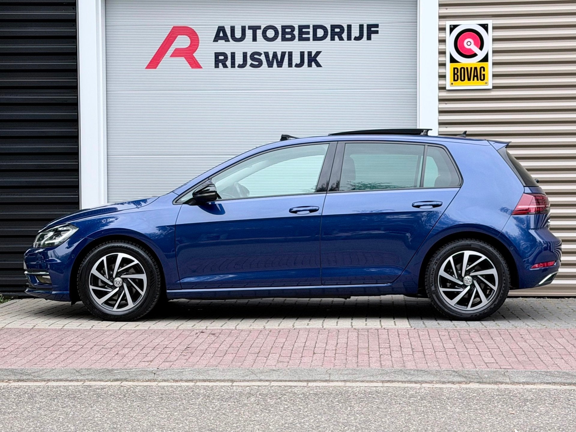 Volkswagen Golf 1.5 TSI Highline Pano/Virtual/Camera, Auto's, Dealer onderhouden, Euro 6, 4 cilinders, Blauw