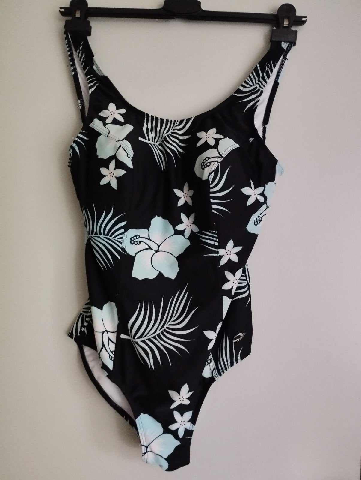 Zwart badpak met bloemenprint, Kleding | Dames, Badmode en Zwemkleding, Zwart, Badpak, Ophalen of Verzenden, Onbekend