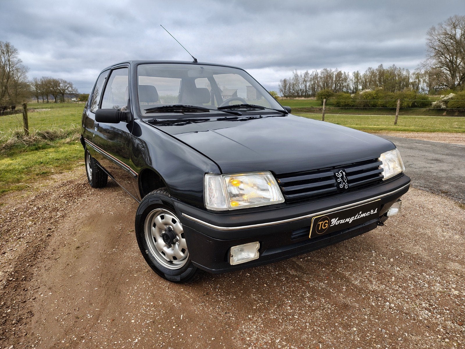Peugeot 205 1.8 TD bwjr 1992 135.500 km <MOOIE STAAT>, Auto's, Voorwielaandrijving, 67 €/maand, Zwart, Origineel Nederlands