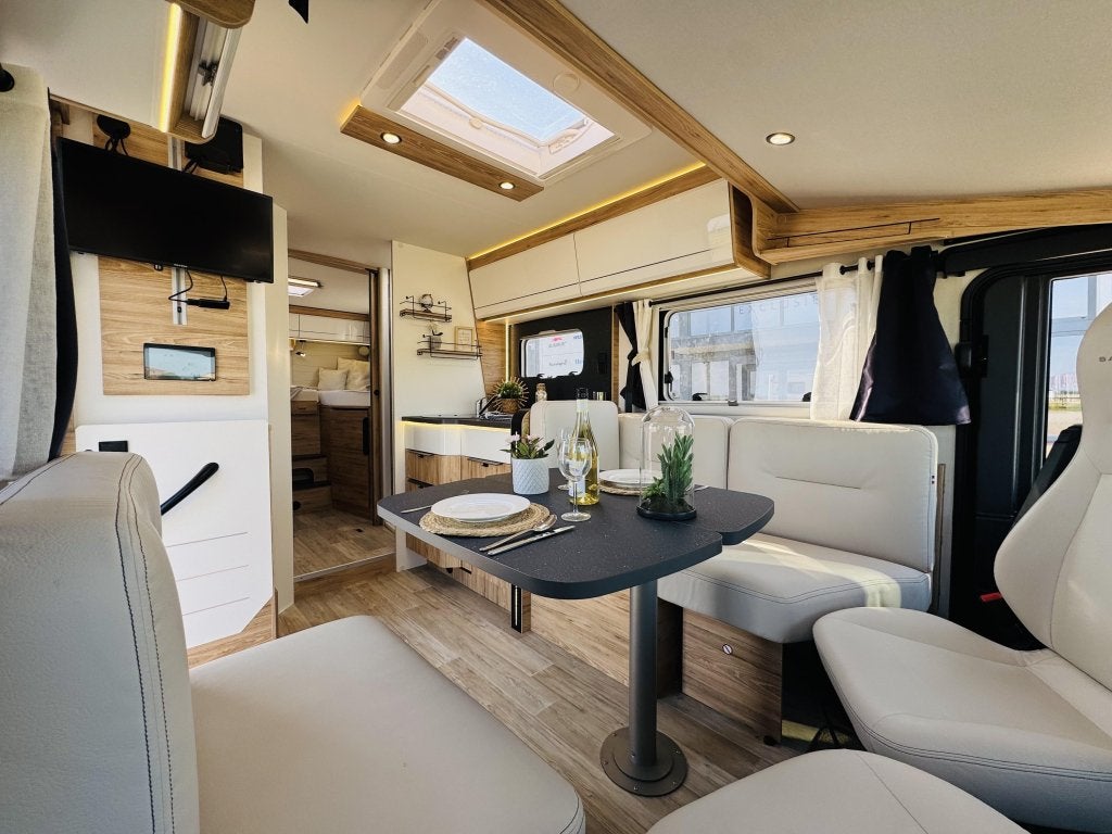 Bavaria Nomade I 740 FGJ 180 PK Automaat Lithium 2024, Ringverwarming, Bedrijf, Diesel, 7 tot 8 meter
