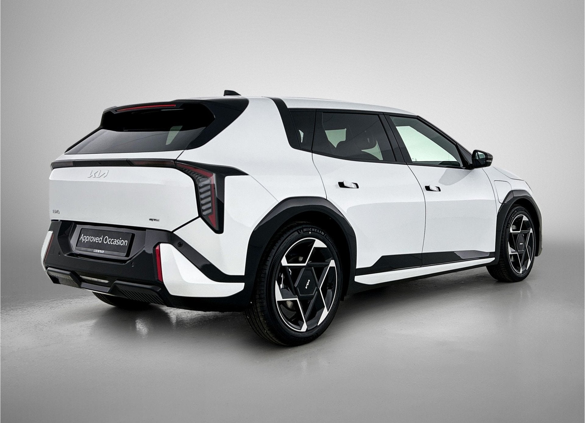 Kia EV4 GT-Line Business Edition 81.4 kWh Stoel en stuurverw, Auto's, 510 min, Zwart, 33 min, Wit