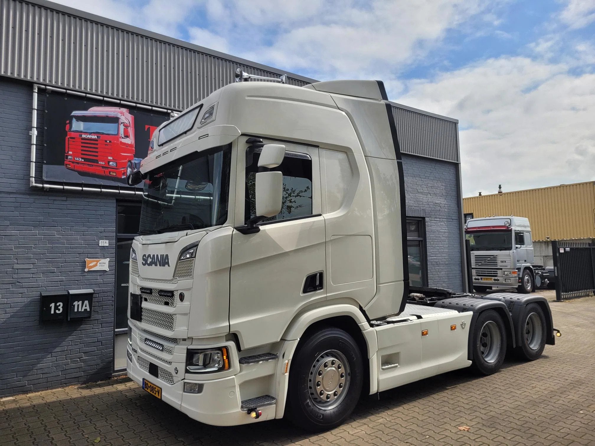 Scania R R 590 A6X4NB full air 315 wb 2023 (bj 2023), Automaat, Achterwielaandrijving, Euro 6, Scania