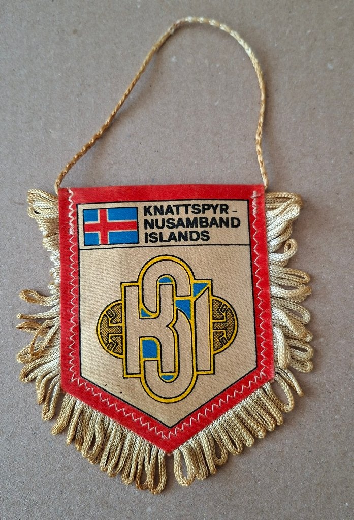 Knattspyr - Nusamband Islands, Ophalen of Verzenden, Gebruikt, Buitenlandse clubs, Vaantje of Sjaal