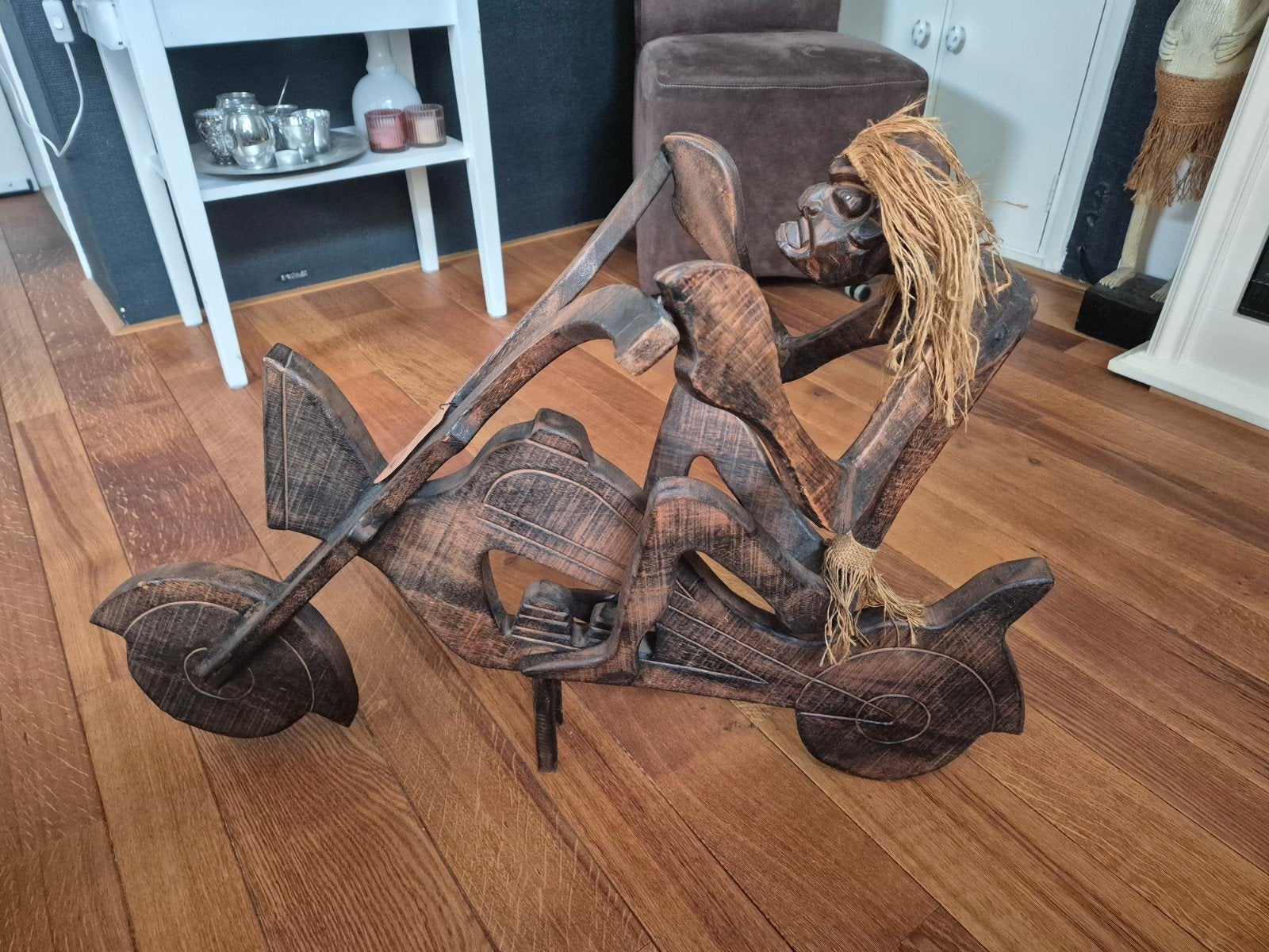 Uniek handgesneden houten beeld: Man op motor (90x60x40cm), Handgemaakt, Beeld, Hout, Bruin