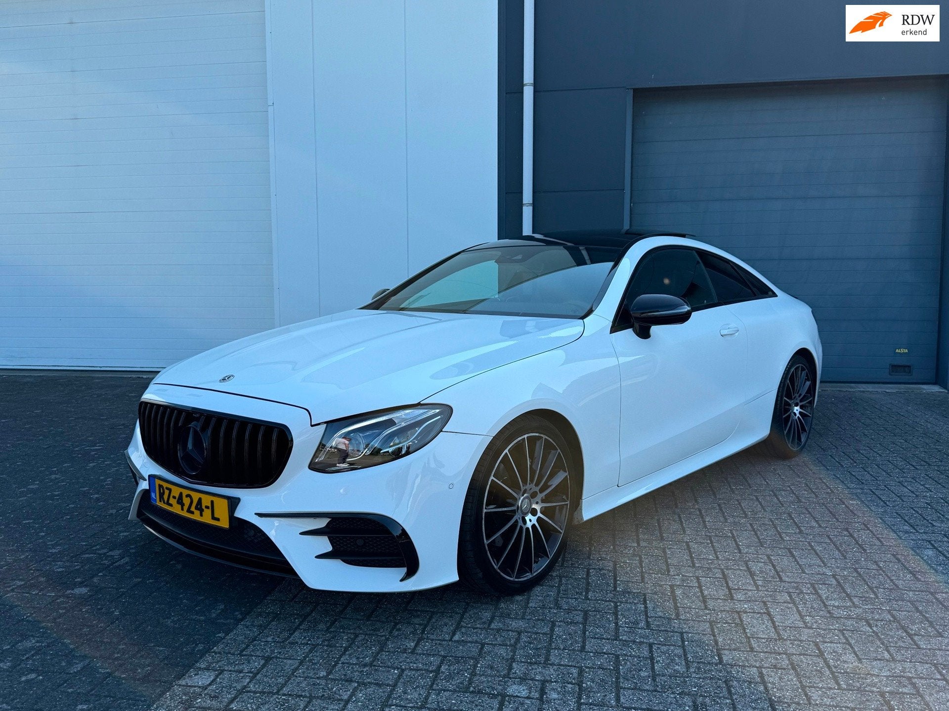Mercedes-Benz E-klasse Coupé 200 AMG Pano 2017 Edition 1, Automaat, 4 cilinders, 4 stoelen, Wit