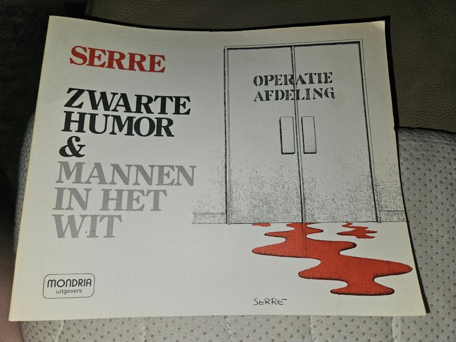 Serre - Zwarte Humor & Mannen in het Wit, Ophalen of Verzenden, Gelezen, Serre, Cartoons