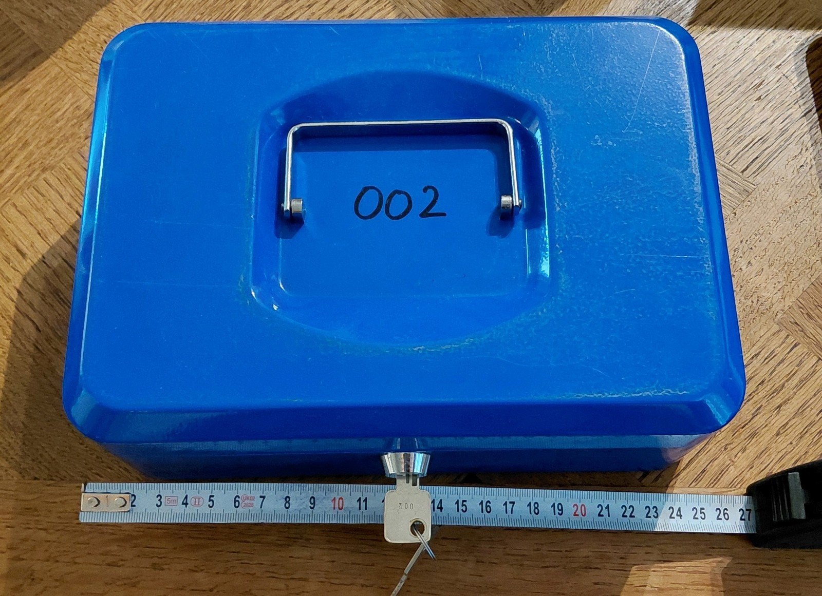 Blauwe metalen geldkist met sleutels, 25x18x8 cm, Gebruikt, Minder dan 50 cm, Ophalen of Verzenden, Minder dan 40 cm