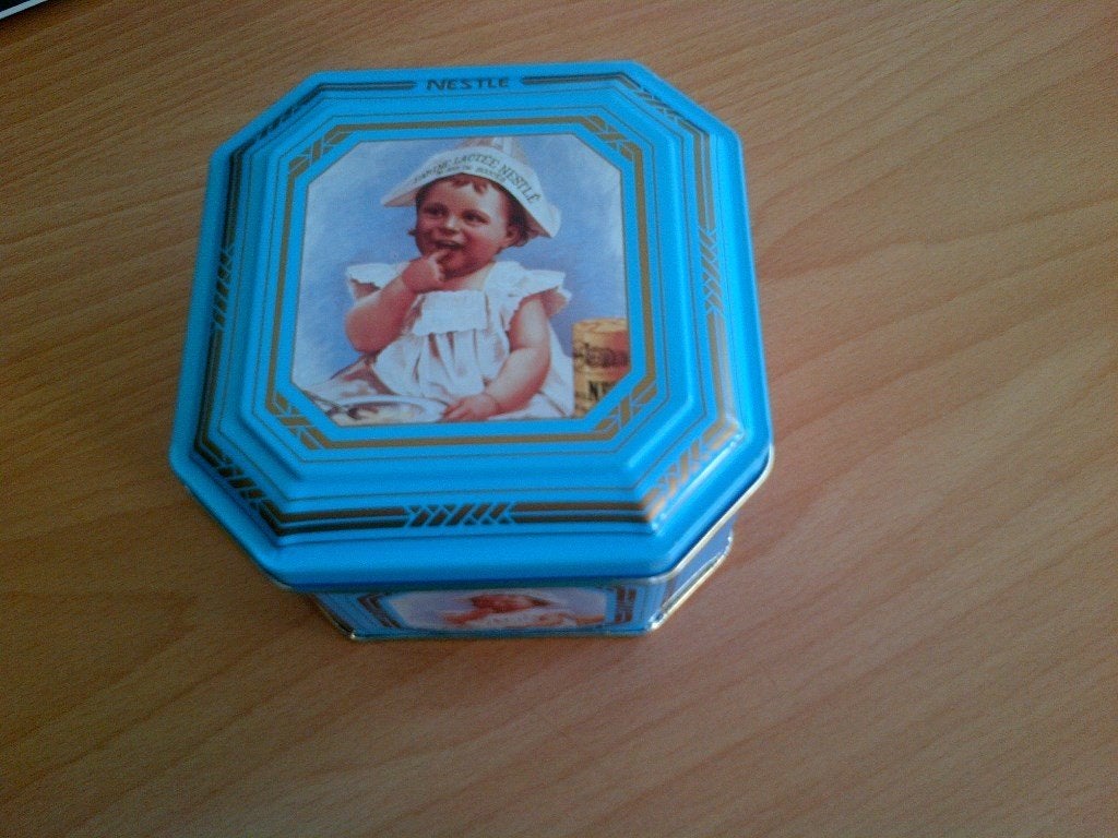 Blikje Nestlé - licht blauw - nieuw - 1993, Verzamelen, Verzenden, Nieuw, Overige