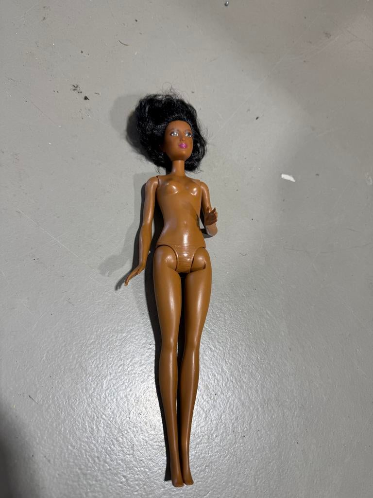 Barbie pop met donker haar, Kinderen en Baby's, Speelgoed | Poppen, Ophalen of Verzenden, Gebruikt, Barbie