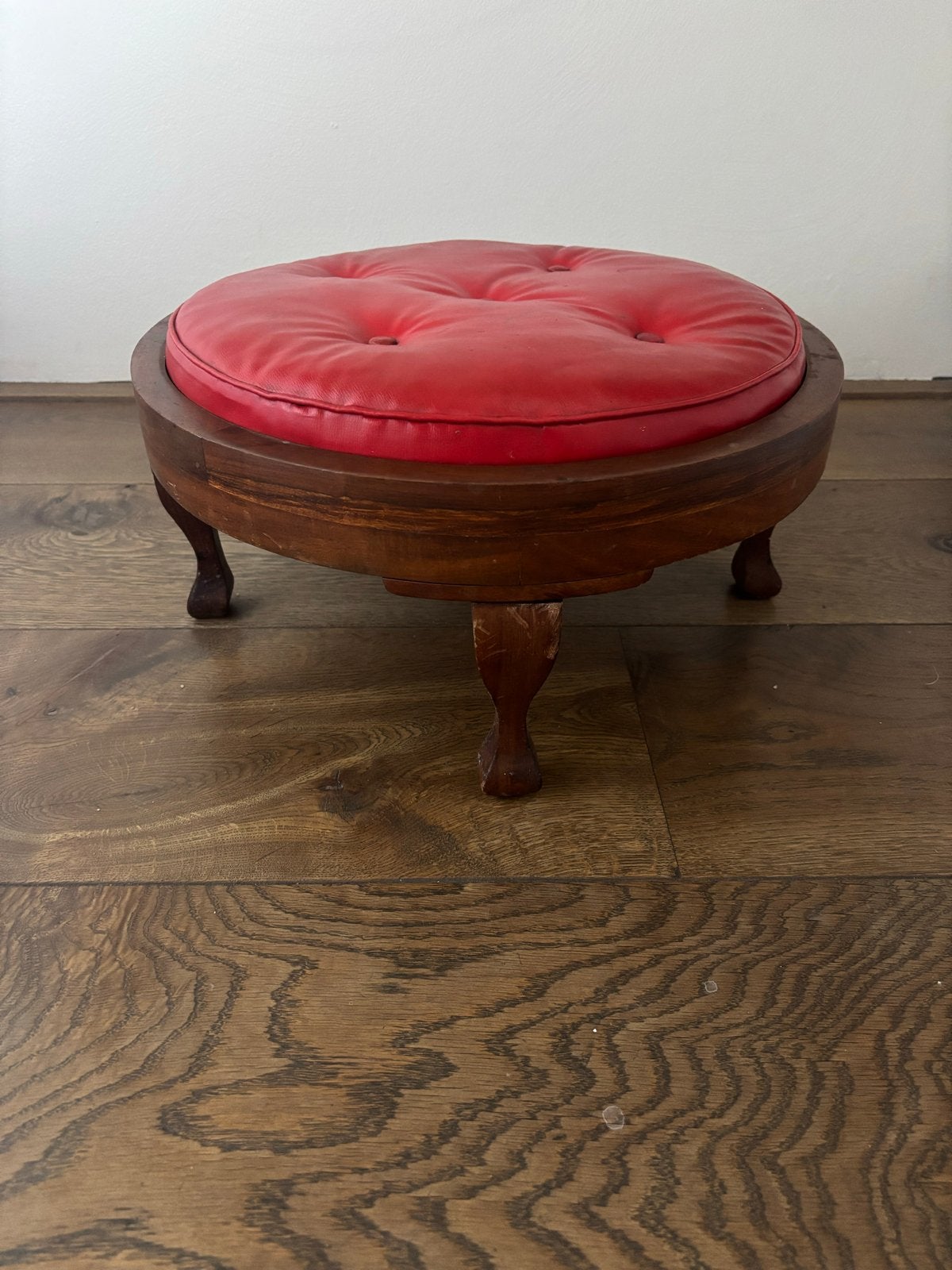 Antieke Queen Anne Voetenbank Massief Hout Rood Kussen, Minder dan 50 cm, Gebruikt, Rond, Ophalen of Verzenden
