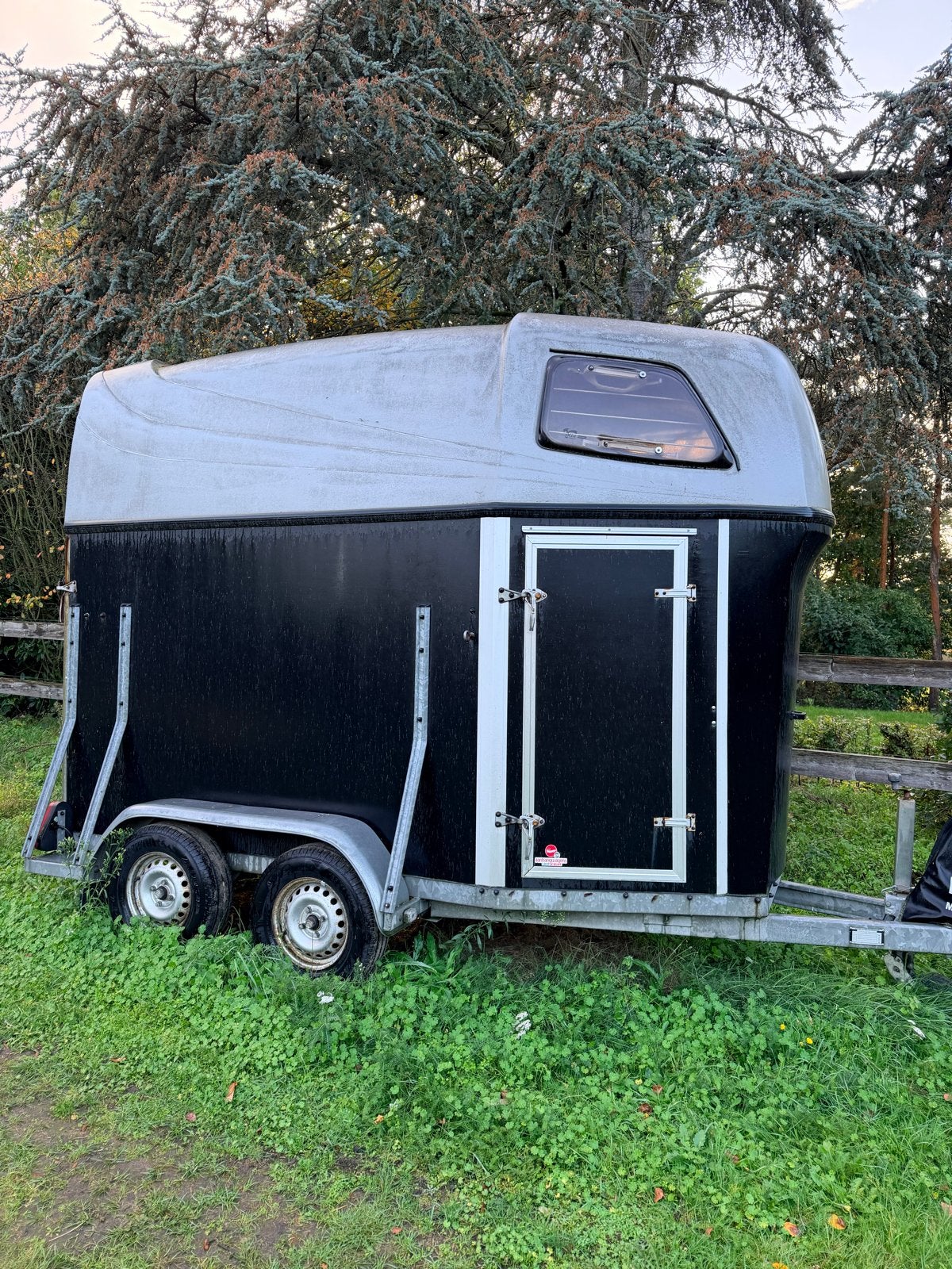 Volledig harde Hotra 1,5 Paard trailer met aluminium bodem, Dieren en Toebehoren, Ophalen, Gebruikt, Hout